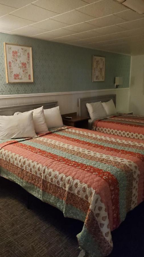 Sage Motel Greybull Room photo