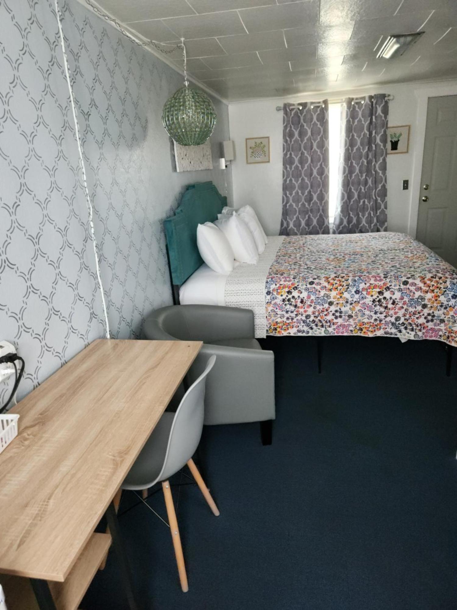 Sage Motel Greybull Room photo