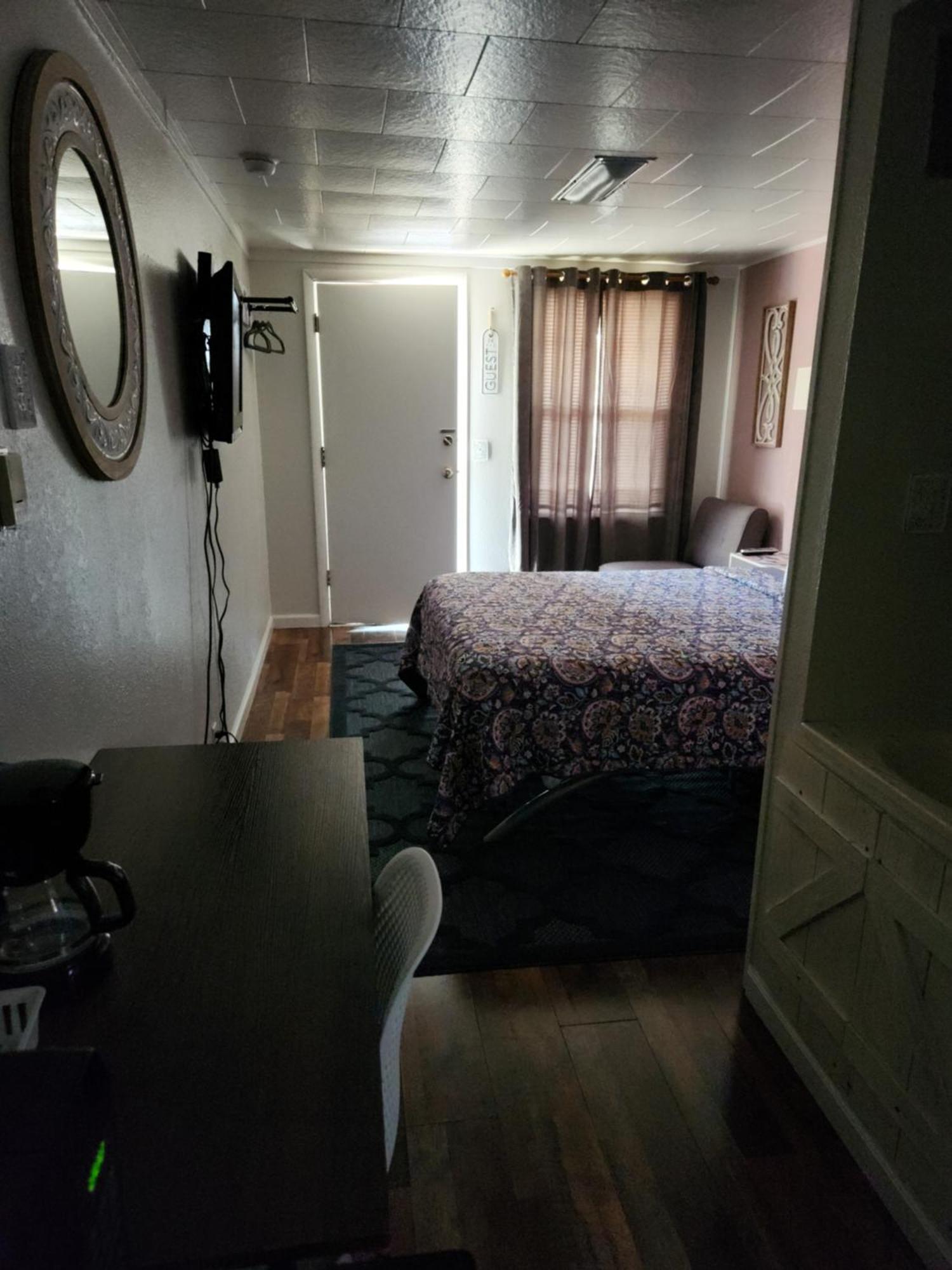 Sage Motel Greybull Room photo