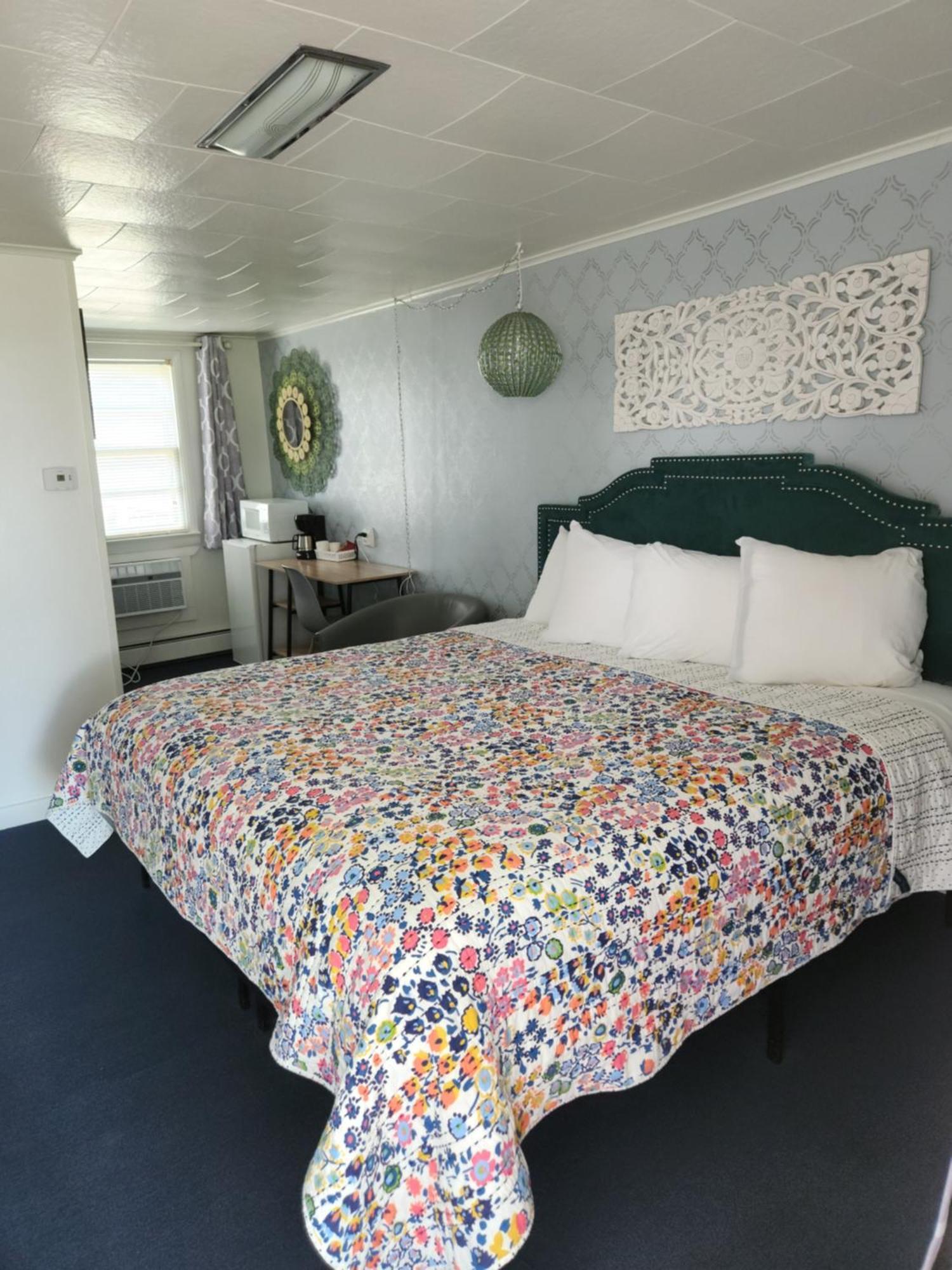 Sage Motel Greybull Room photo
