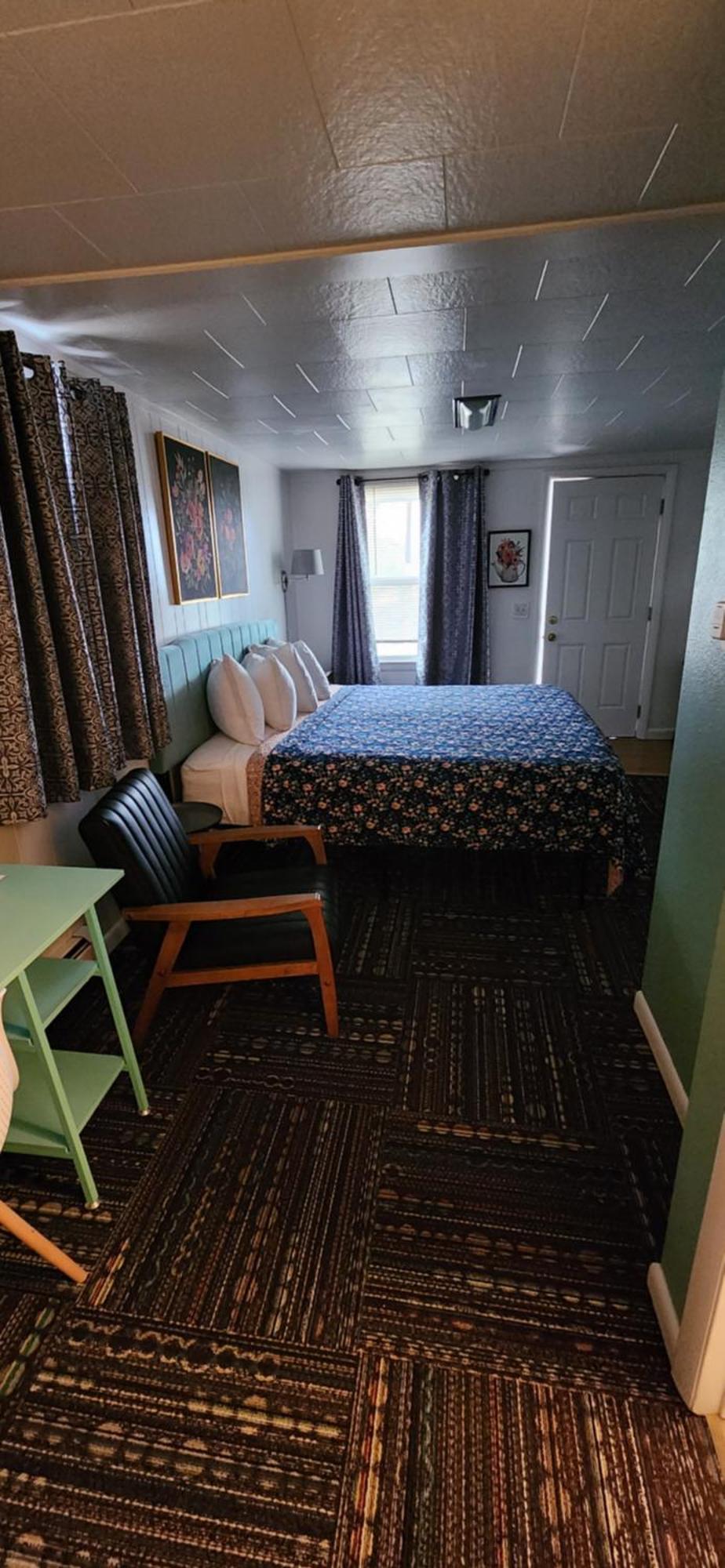 Sage Motel Greybull Room photo
